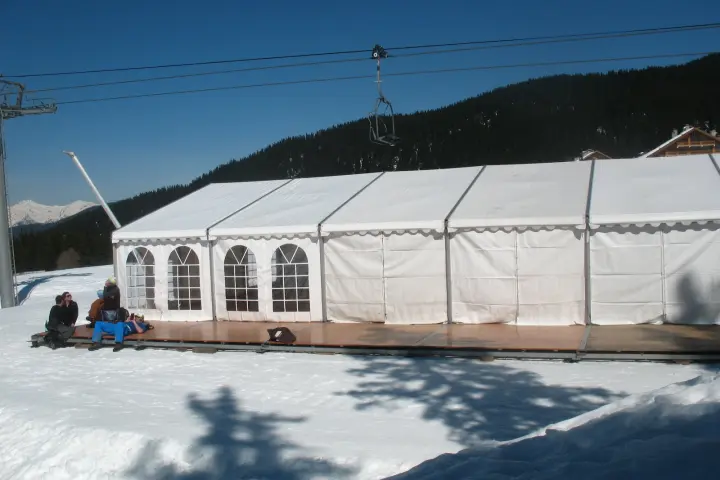 Tente sur les pistes de Méribel, 2016