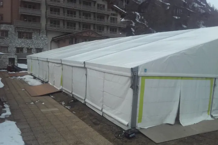 Tente traditionnelle de 20 × 30 m