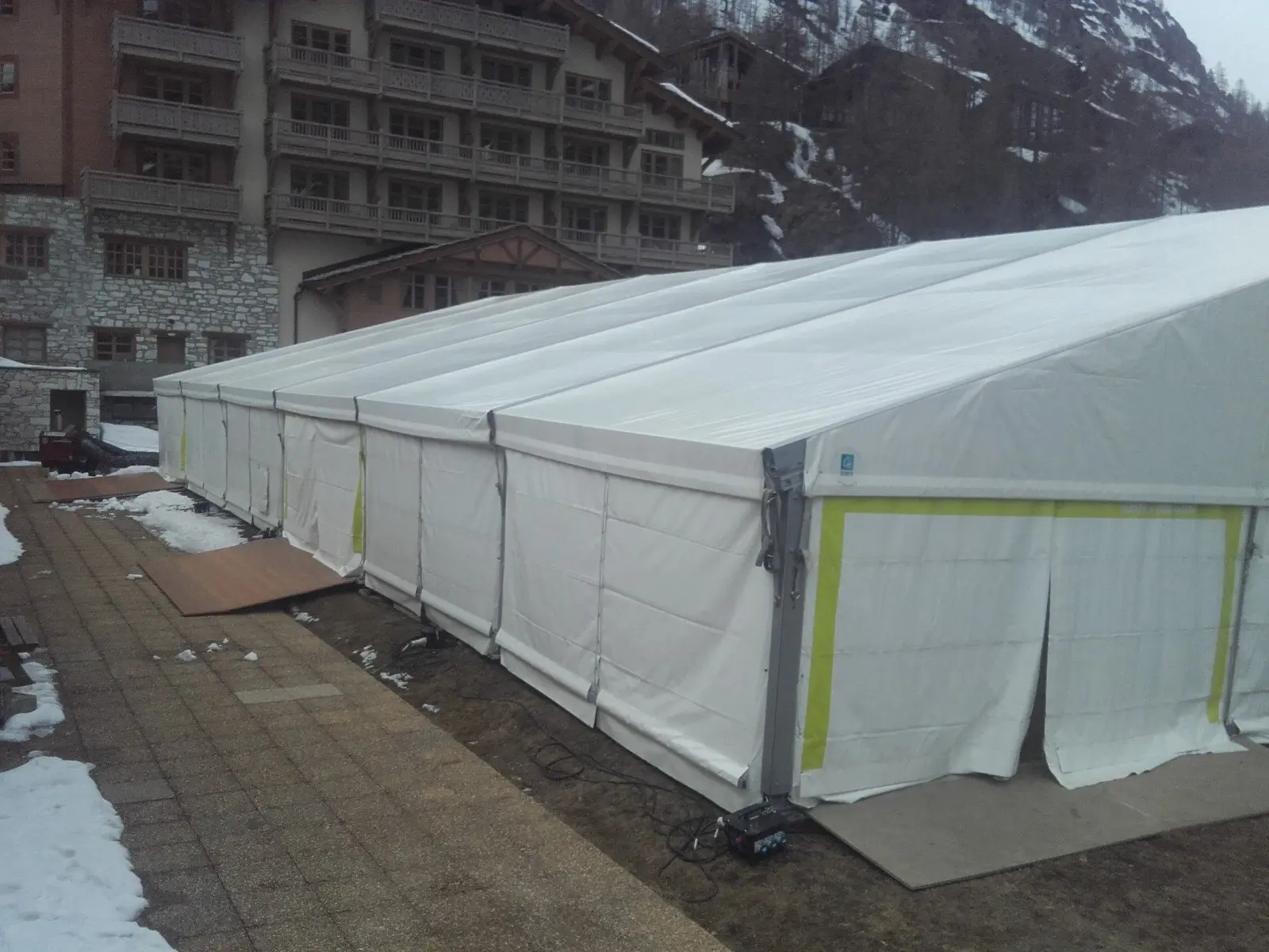 Tente traditionnelle de 20 × 30 m