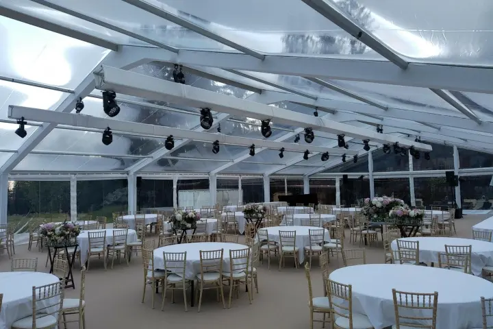 Tente de mariage de 15 × 25 m à Megève