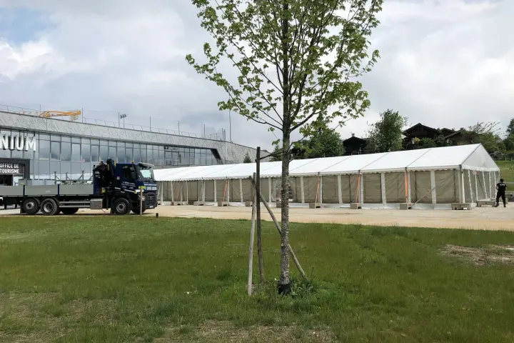 Structure de 10 × 42 m à Courchevel